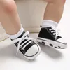 First Walkers Classic Baby Shoes Boys Girls Girls Flash Sports Crib Infant Toddler Soft Sole Antislip Sneakers3200130