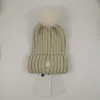 Tricoté Fourrure Pom Chapeau Créateur De Mode Crâne Cap Lettres Bonnet Hommes et Femmes Unisexe Cachemire Haute Qualité couleur boule de cheveux