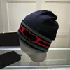 여자를위한 패션 디자이너 비니 럭셔리 모자 망 casquette 캐시미어 울 니트 남자 beanies 야외 따뜻한 야구 스포츠 모자 해골 모자 장착 녹색 빨간 모자