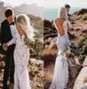 저렴한 2019 Boho Long Sleeves V Neck Lace Bridal Wedding Gowns Sexy Open Bac