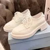 Designer Uomo Donna Mocassino Derby Scarpe eleganti Monolith Mocassini in pelle lucida color cioccolato Sneakers nere Sneakers con plateau spazzolato Taglie 35-46