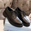 Designer Uomo Donna Mocassino Derby Scarpe eleganti Monolith Mocassini in pelle lucida color cioccolato Sneakers nere Sneakers con plateau spazzolato Taglie 35-46