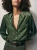 여성용 블라우스 2022 윈터 여성 레트로 기질 단순하고 다목적 칼라 긴팔 주머니 실크 새틴 질감 셔츠