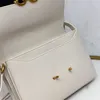 حقيبة Le Maillon Satchel مصمم جلدي ناعم مصمم مغناطيسي لربط الرابط المتقاطع معدن رفرف إغلاق مغناطيسي أكياس الكتف