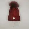 Tricoté Fourrure Pom Chapeau Créateur De Mode Crâne Cap Lettres Bonnet Hommes et Femmes Unisexe Cachemire Haute Qualité couleur boule de cheveux