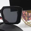مصمم الأزياء النظارات الشمسية الكلاسيكية النظارات Goggle Outdoor Beach Brandsun Glasses for Man Woman 4 Color Tillgular Signature