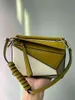 حقائب مصممة حقيبة مصممة للأزياء من Womans Loew ، حقيبة أحملها 2022 New Geometry Puzzle متعددة الاستخدامات ، حقيبة إبطية واحدة ، أزياء الربط المحمولة المربعة الصغيرة.