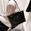 Totes Einkaufstasche Lederhandtasche Große gesteppte Kettenarbeit Umhängetaschen für Frauen Luxusmarke Designer Einkaufstaschen Damenhandtaschen Winter Schwarz Weiß 1116