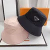 Luxury Nylon Bucket Hat For Men and Women High Quality Designer Ladies Mens Spring Summer Färgglada Red Leather Metal Sun Hats New 5600507