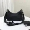 2022 Bolsa de mensajería de hombro de nylon negro para mujeres diseñador de vagabundo de mano de lujo con mini bolsillo de bolsillo
