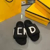 패션 여성 모피 슬리퍼 디자이너 양모 슬라이드 플러시 신발 편안한 따뜻한 노새 평평한 바닥 홈 슬리퍼 샌들과 상자 EU44