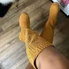 Botas de toalhas macias femininas para o inverno da moda redonda escorrega na bota de plataforma alta do joelho para mulheres elegantes sapatos de luxo Mulher