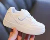 Vita barnskor för pojkar och flickor Fashion Children School Casual Shoes Non-Slip Sneakers Soft Bottom Bekväm barn Sneaker Storlek 21-37