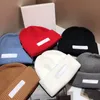 Letter Borduurboons Caps Glimlachende gezicht Gebreide hoed Winter Kasjmier oog Warm paar hoeden Tide Street Hip-Hop Wool Skull Caps Chapeau Aldult