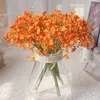 Vegetazione floreale finta 40 Bouquet di teste Fiore di plastica artificiale Fatto a mano Babybreath Pianta finta Gypsophila Fiori Disporre per la decorazione della tavola di casa di nozze J220906