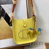 2022 New Hollow Out Bucket Bag Top Layer Cowide Evelynnlitchi Muster Cowide Frauenbeutel Single Schulter Messenger Handy -Tasche