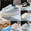 Designer Shoe Women Nylon Shoes Gabardine Canvas Sneakers Wheel Lady Trainers Loafers Platform Solid höjda sko med låda Hög 5A Kvalitet in2o