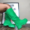 Botas de toalhas macias femininas para o inverno da moda redonda escorrega na bota de plataforma alta do joelho para mulheres elegantes sapatos de luxo Mulher