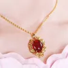 Anhänger-Halsketten MxGxFam Klassische grüne/rote Stein-Anhänger-Halskette für Frauen Modeschmuck 24 K reines Gold Farbe 45 cm Wellenkette