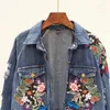 Jackets femininos Autumn Heavy Industry Flowers Flowers Hole tornou velho solto de tamanho grande jeans de jeans de comprimento médio