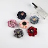 Faux Floral Greenery 5Pcs Rose Flower Corea Fai da te Accessori abbinati a doppio colore Accessori di abbigliamento Orecchini a fiore in tessuto a forcina J220906