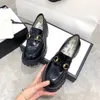 Sapatos de salfúdulos de luxo Sapatos casuais fivela de couro 100% tênis de couro tênis sapatos pretos lady plataform ssks sks