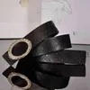 Cintura designer di marca Beauty Scalp in pelle maschile Modello fibbia liscio Modello perforato Casualmente Medusa Fashion Tarer328Q 001