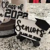 Décoration de fête 7 pièces, plateau à plusieurs niveaux de remise de diplôme, décor rustique de ferme en bois, classe d'ornement de 2022 signes