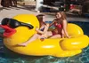 풍선 수영장 부유물 뗏목이 뗏목으로 수영하는 노란색 수영 거대한 거대한 PVC