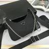 2022 Svart nylon axel messenger väska för kvinnor lyxig handväska hobo designer med mini fickmärke kvinnlig crossbody väska