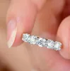 Lyxig glänsande kristall zirkon Förlovningsringar för kvinnor Kvinnliga Bröllopssmycken Accessoarer Present Mode Kvinnor Sterling Silver Ring