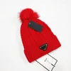 Designer M￼tze Caps Bobble H￼te warme Kaschmir Faux Pel Pom Beanies Cap Good Textur Hut f￼r Mann Frau 6 Farben