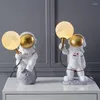 テーブルランプモダンランプ宇宙飛行士ウォールスコニースデスク照明フィクスチャチルドレンルームベッドルーム装飾3Dムーンスペースマンデスクトップナイトライト