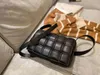 Omuz çantaları çanta premium tasarımcı çantaları kadınlar klasik messenger crossbody popüler kahverengi yuvarlak tombul yastık deri moda bayan cüzdan 1123