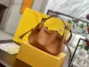 しわろい雲のバッグ女性かわいい調整可能なドローストリングマウスハンドバッグショルダーレザーラグジュアリーデザイナークロスボディ財布