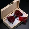 Papillon JEMYGINS Original Black Red Dot Feather Cravatta fatta a mano Fashion Leather Bowtie Spilla Pin Gift Box Set per uomo Wedding Party