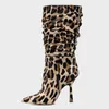 Botas Nueva moda Zapatos para mujer Punta puntiaguda Stilettos Tacones Elegante Plisado Oro Leopardo Estampado Rodilla Alto 220906