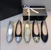 Klassiska Designer Klänning skor Vår och höst 100% kohud Balett Flats Dansskor mode kvinnor svart Platt båtsko sandal Lady läder Lazy Loafers med box 888