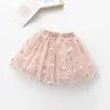 Flickaklänningar 2022 sommarblomma broderier spädbarn flickor mesh tutu kjol barn faldas mjuk gasväv miniskirt för blommor 1-6t