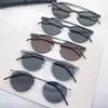 Солнцезащитные очки мужчины женщины дизайнерские роскошные солнцезащитные очки мужские очки открытые оттенки маленькая титановая рама мода Классическая леди солнце