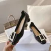 İnci Toka Dekoratif Ham Orta Topuk Elbise Ayakkabı Patent Deri Kadın Tepe Toe Makara Pompaları Lüks Tasarımcılar Akşam Slingback Ayakkabı