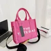 Ladies Mode -Tasche große Kapazität Praktische Kosmetikbeutel Leinwand Quadrathandtasche berühmte Designtasche Freier Einkaufsarbeit