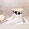 ブランド女子スノードロップフラットボトムアンクルファッション冬の温かい長いぬいぐるみ彫刻ラバー靴底マーティントップデザイナースノーブーツサイズのスノービューションブーツ