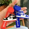 Simulatie Basketbal Sneaker Shoe Keychains Fashion Mini Model Key Ring Creative Trend Brand Mannen en vrouwen Hangleutel Key Chain Accessoires Persoonlijk geschenk