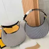 Kvällspåsar Cross Body Designer Mini Handväska Half Moon Wrist Bag Lattice Shoulder Messenger Crossbody Clutch Lady Purse 220902