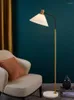 Zemin lambaları İskandinav lambası oturma odası yatak odası yatak başı rüzgar pileli Amerikan retro uygun fiyatlı lüks dikey