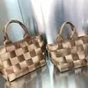 Bolsas de compras simples de crochê de alta qualidade ombro de moda ladra casual tricô feminino zíper macio Totes famosas carteiras de grife jovens p