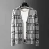 Camisolas masculinos 2022 suéter de malha europeu Menina de alta qualidade Marca de alta qualidade Terno de treliça Cardigan Cardigan Wood Jacket Coat T220906