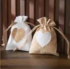 Küçük çuval bezi kalp hediye çantaları Drawstring jüt bezi ile düğün duş partisi için poşetler Noel sevgililer günü diy zanaat
