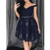 Navy Blue Lace Homecoming-jurken V-hals off-shoulder korte galajurken Black Mini Party-jurken Rits omhoog